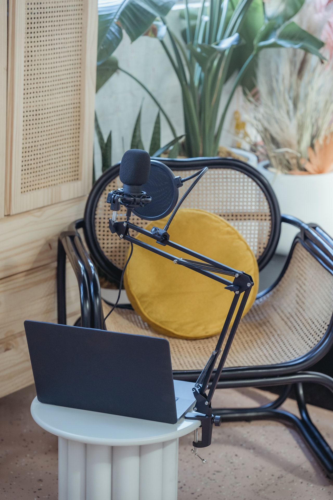 How to Get Featured on Podcasts